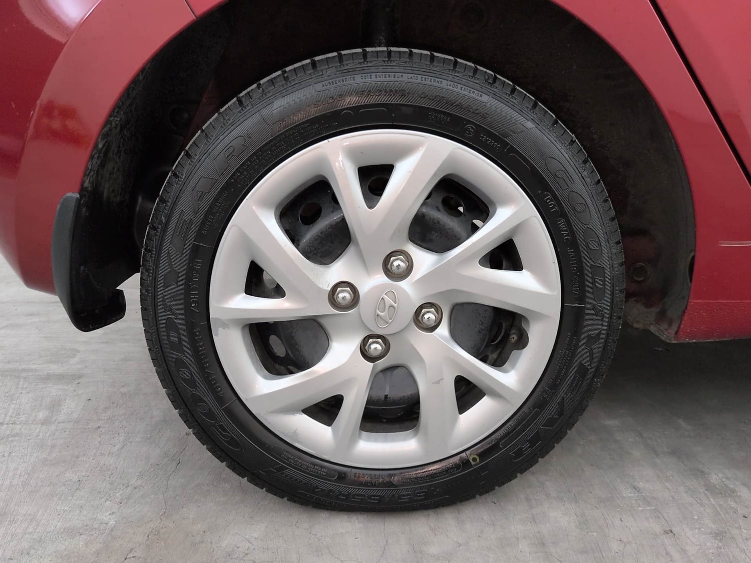 Used 2017 Hyundai Grand i10 Magna 1.2 Kappa VTVT Petrol Manual tyres RIGHT REAR TYRE RIM VIEW