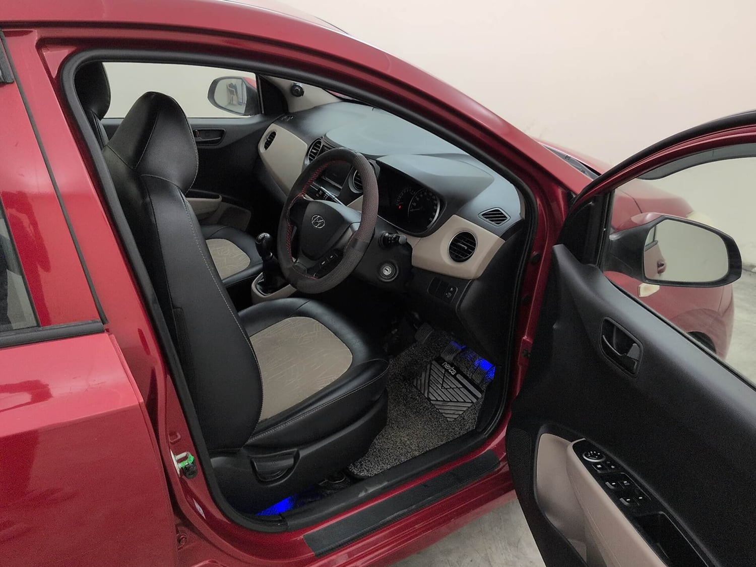 Used 2017 Hyundai Grand i10 Magna 1.2 Kappa VTVT Petrol Manual interior RIGHT SIDE FRONT DOOR CABIN VIEW