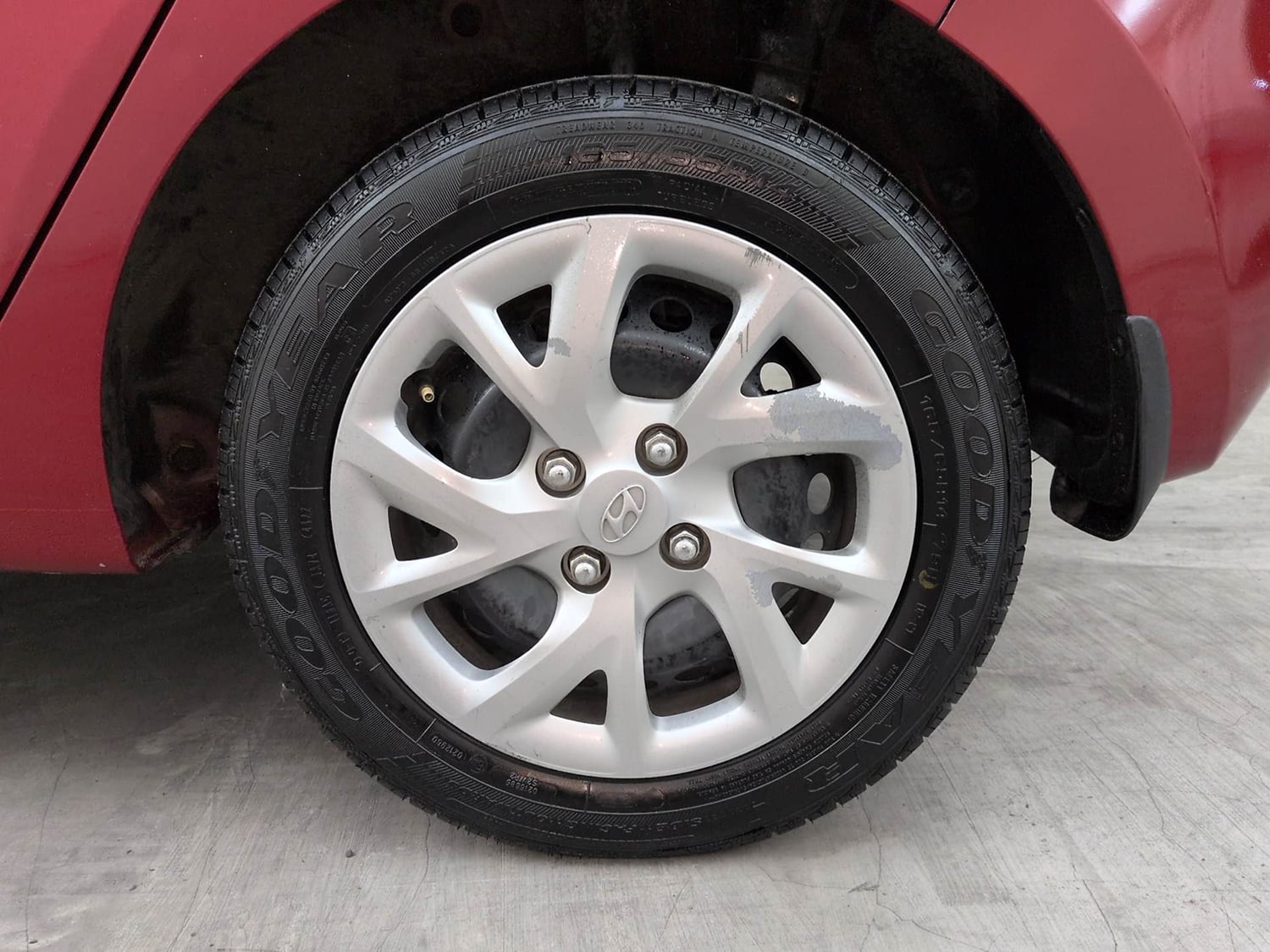 Used 2017 Hyundai Grand i10 Magna 1.2 Kappa VTVT Petrol Manual tyres LEFT REAR TYRE RIM VIEW