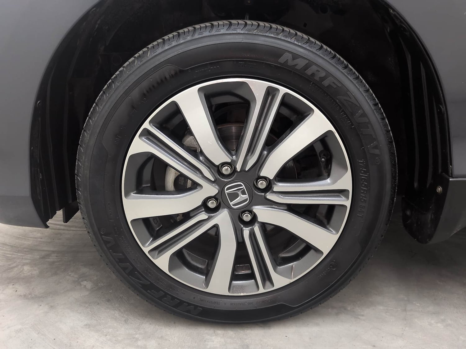 Used 2023 Honda Amaze VX 1.2 Petrol MT Petrol Manual tyres LEFT FRONT TYRE RIM VIEW