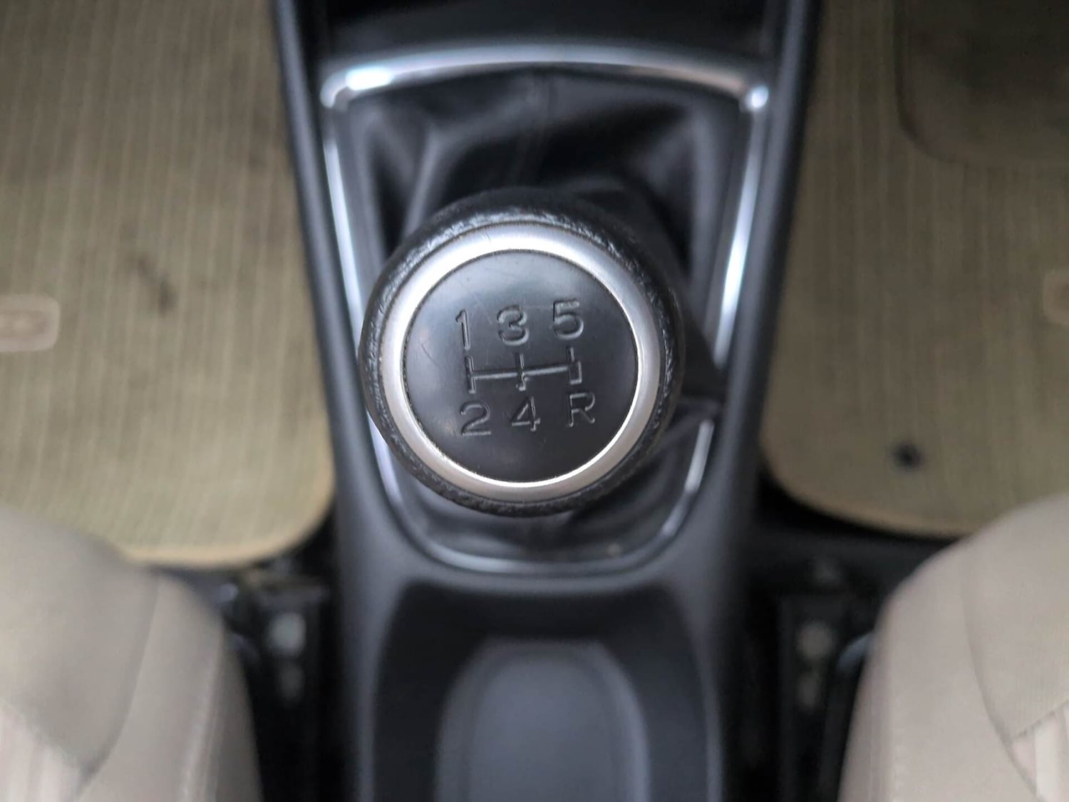 Used 2023 Honda Amaze VX 1.2 Petrol MT Petrol Manual interior GEAR  KNOB VIEW