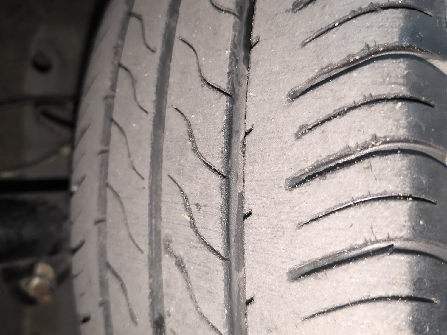 Used 2023 Honda Amaze VX 1.2 Petrol MT Petrol Manual tyres LEFT FRONT TYRE TREAD VIEW