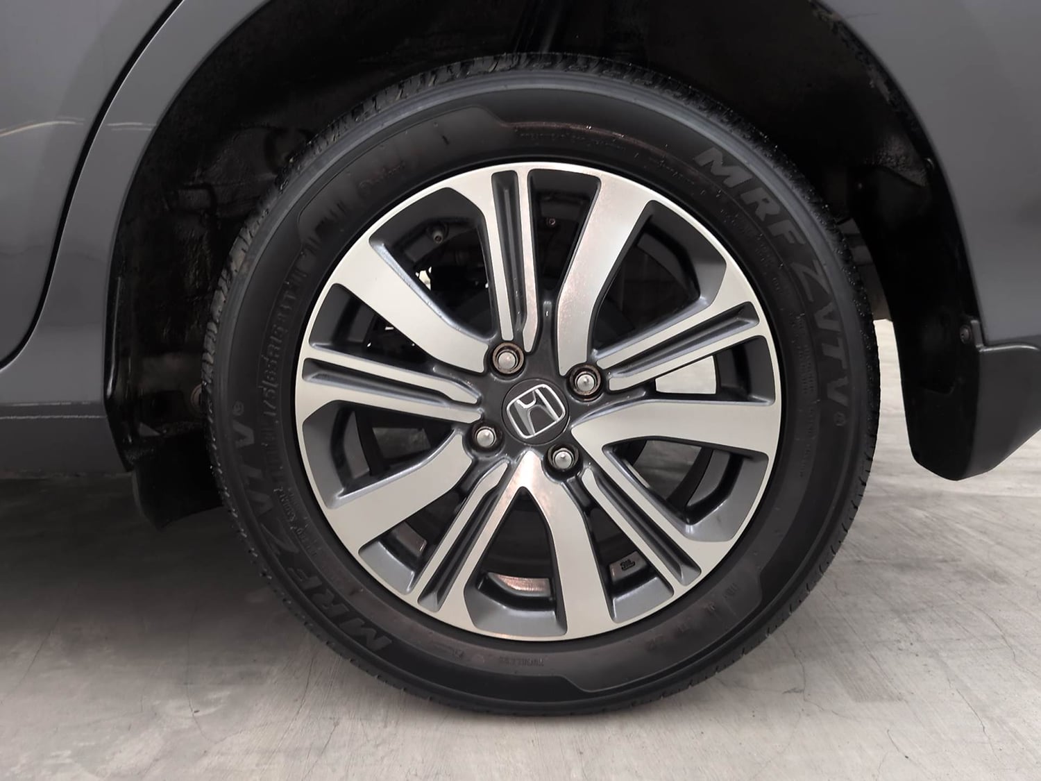 Used 2023 Honda Amaze VX 1.2 Petrol MT Petrol Manual tyres LEFT REAR TYRE RIM VIEW