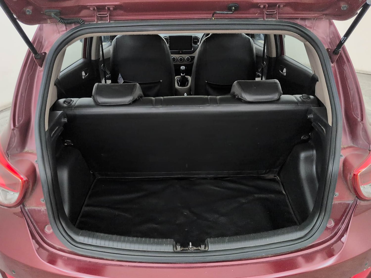 Used 2016 Hyundai Grand i10 Asta 1.2 Kappa VTVT Petrol Manual interior DICKY INSIDE VIEW