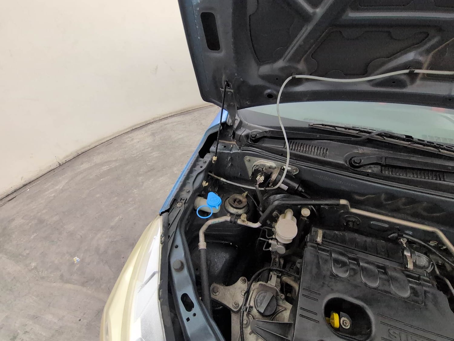 Used 2016 Maruti Suzuki Alto K10 VXi Petrol Manual engine ENGINE RIGHT SIDE HINGE & APRON VIEW