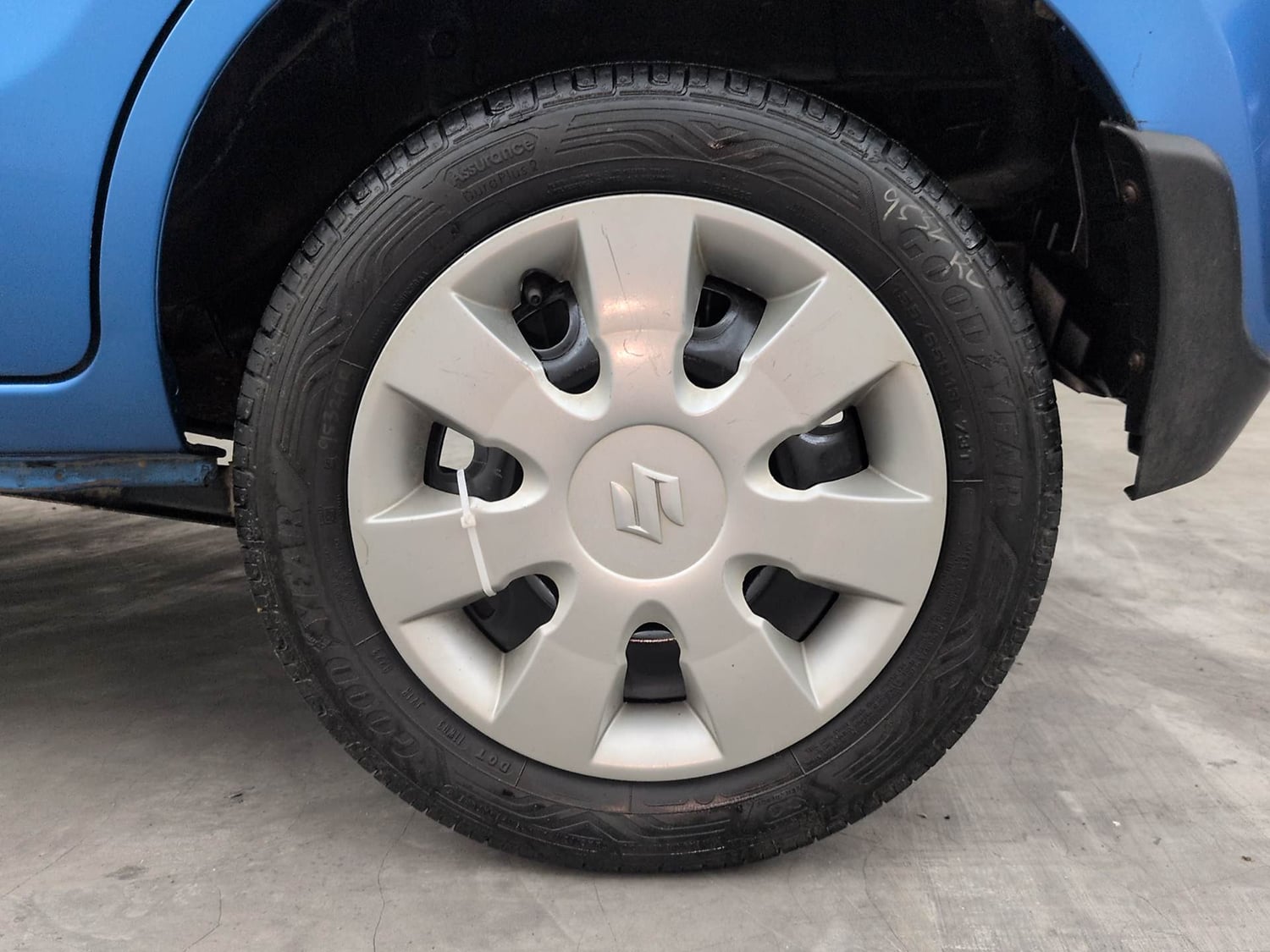 Used 2016 Maruti Suzuki Alto K10 VXi Petrol Manual tyres LEFT REAR TYRE RIM VIEW