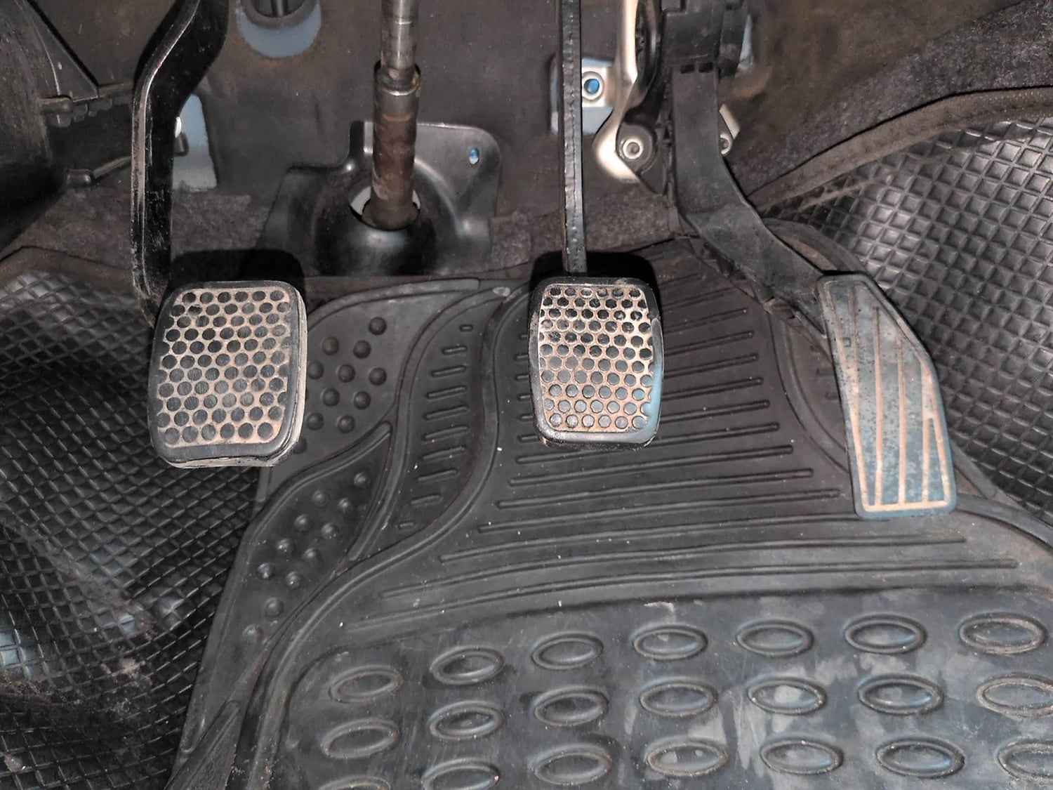 Used 2016 Maruti Suzuki Alto K10 VXi Petrol Manual interior PEDALS VIEW