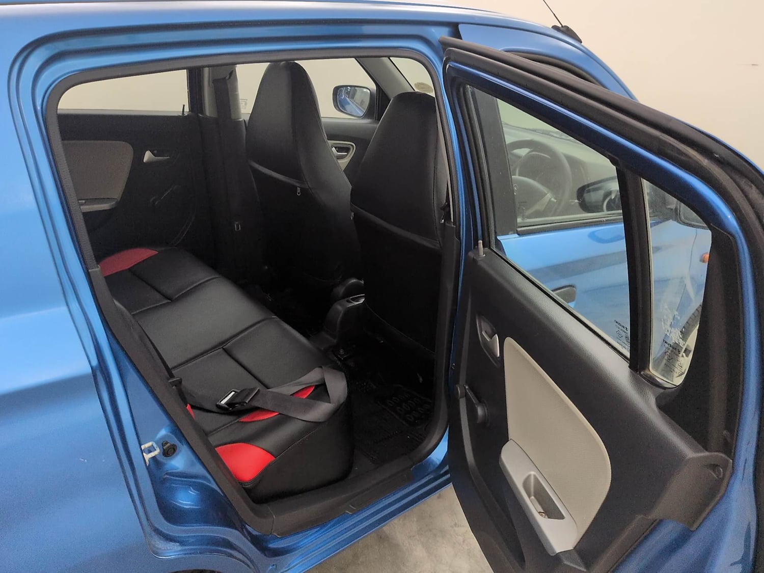 Used 2016 Maruti Suzuki Alto K10 VXi Petrol Manual interior RIGHT SIDE REAR DOOR CABIN VIEW