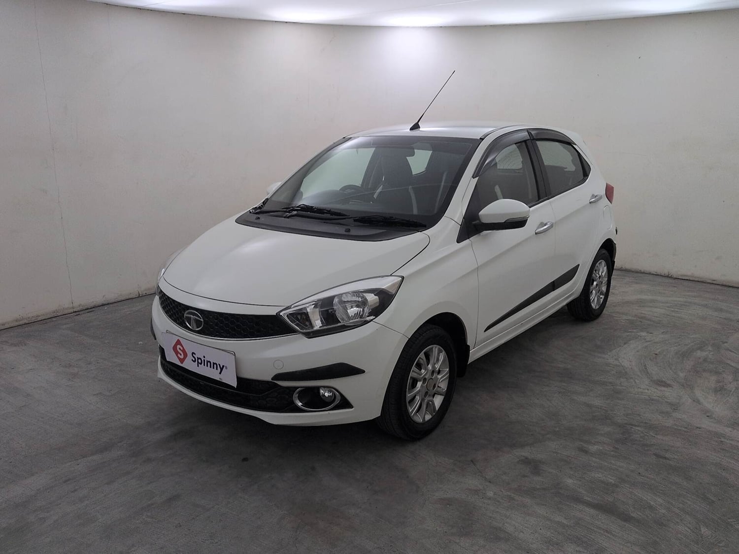 Used 2018 Tata Tiago Revotron XZ Petrol Manual exterior LEFT FRONT CORNER VIEW