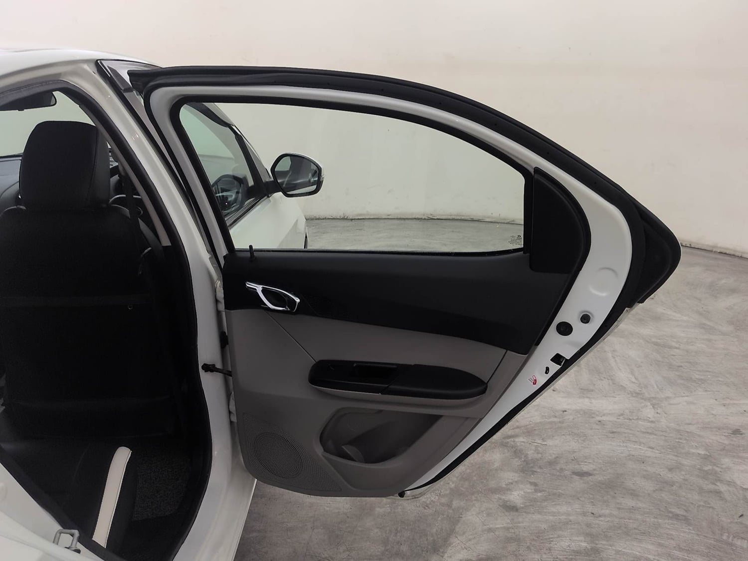 Used 2018 Tata Tiago Revotron XZ Petrol Manual interior RIGHT REAR DOOR OPEN VIEW