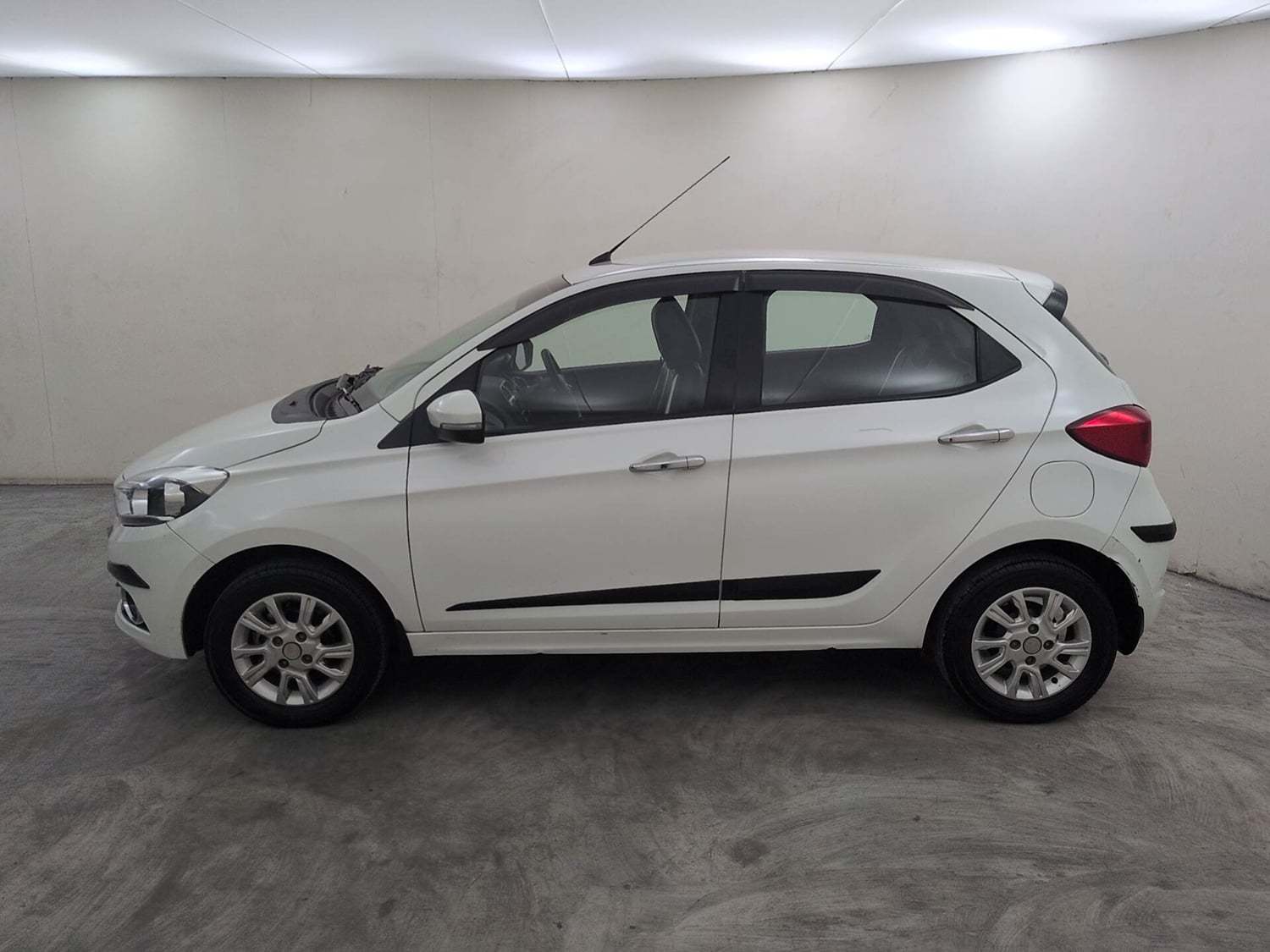 Used 2018 Tata Tiago Revotron XZ Petrol Manual exterior LEFT SIDE VIEW