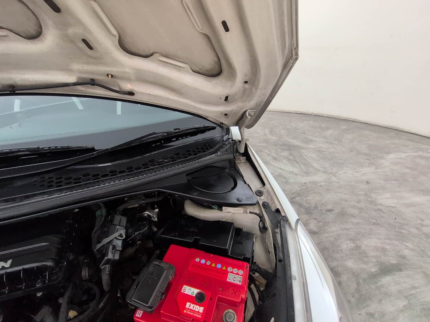 Used 2018 Tata Tiago Revotron XZ Petrol Manual engine ENGINE LEFT SIDE HINGE & APRON VIEW
