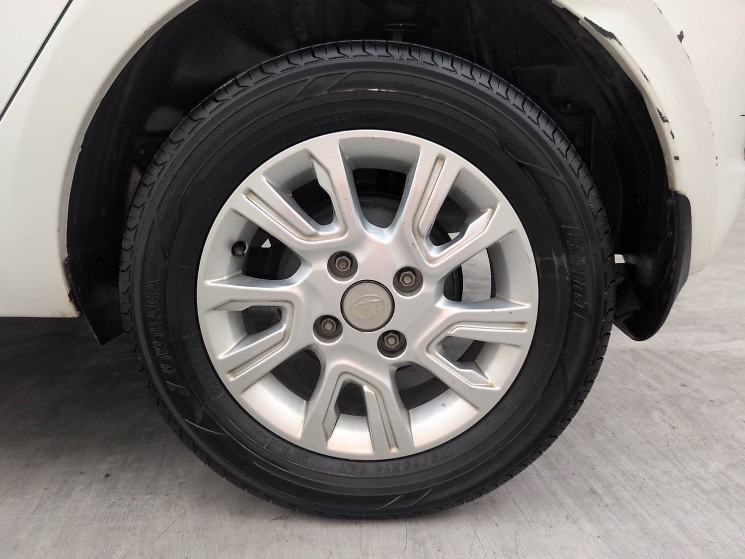 Used 2018 Tata Tiago Revotron XZ Petrol Manual tyres LEFT REAR TYRE RIM VIEW
