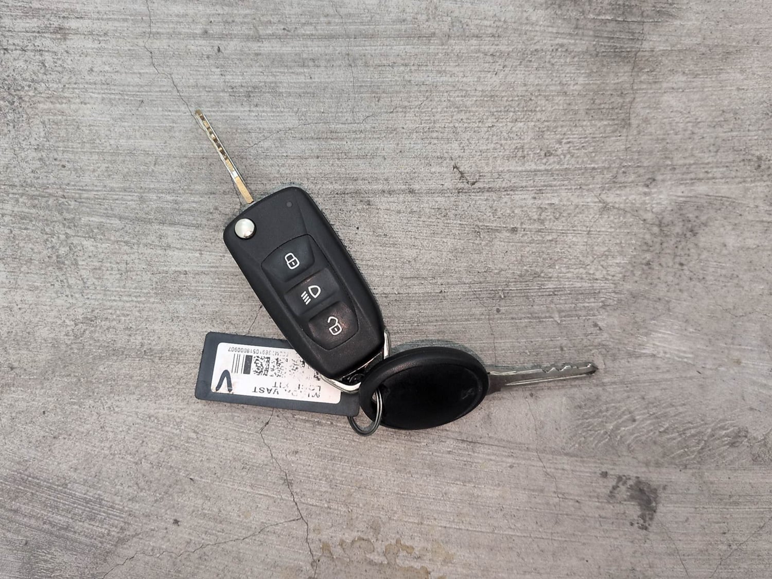 Used 2018 Tata Tiago Revotron XZ Petrol Manual extra CAR KEY VIEW