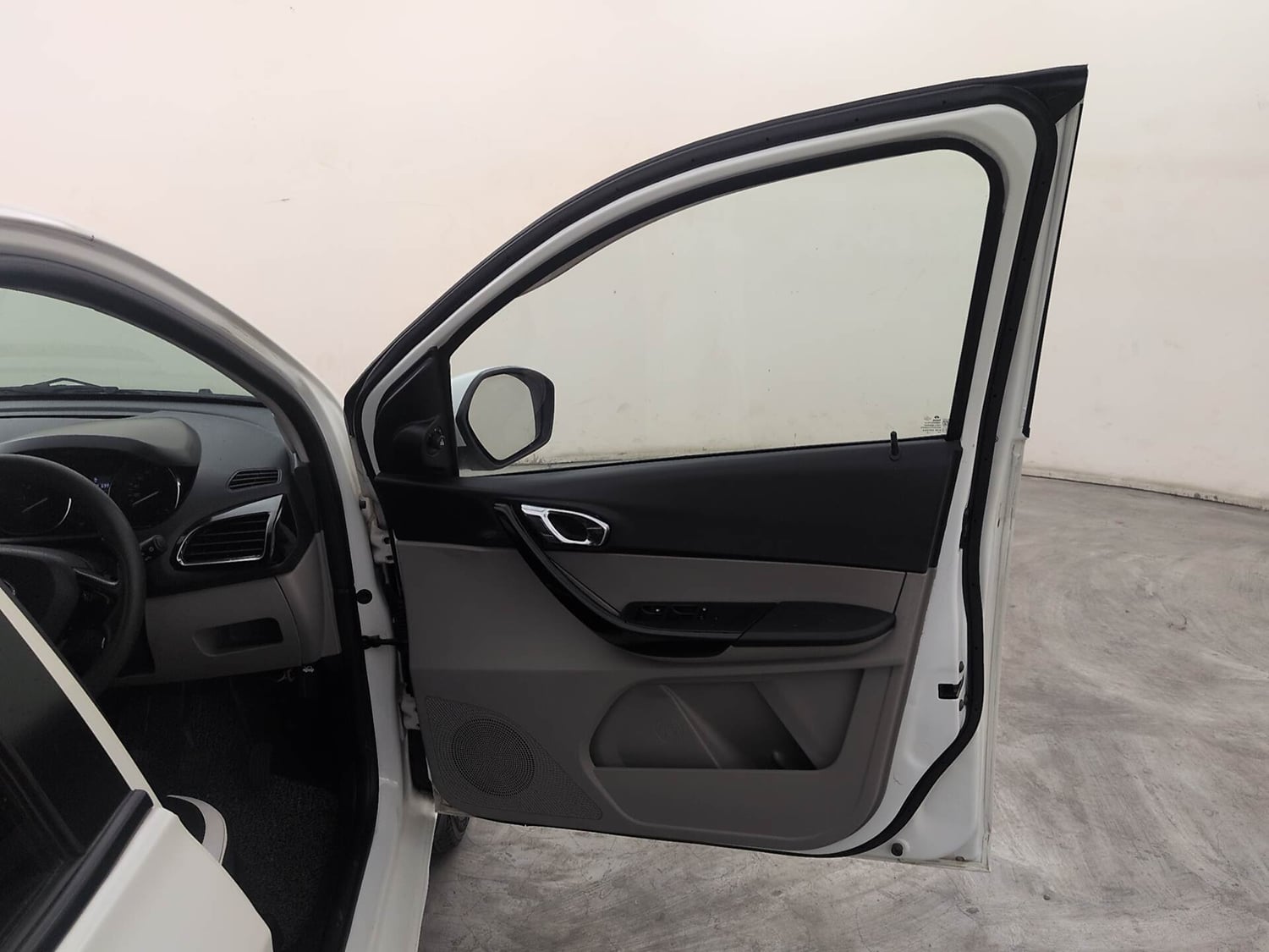 Used 2018 Tata Tiago Revotron XZ Petrol Manual interior RIGHT FRONT DOOR OPEN VIEW