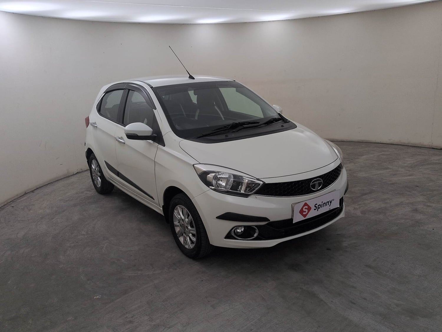 Used 2018 Tata Tiago Revotron XZ Petrol Manual exterior RIGHT FRONT CORNER VIEW