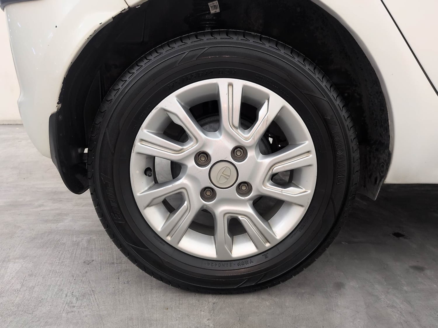 Used 2018 Tata Tiago Revotron XZ Petrol Manual tyres RIGHT REAR TYRE RIM VIEW