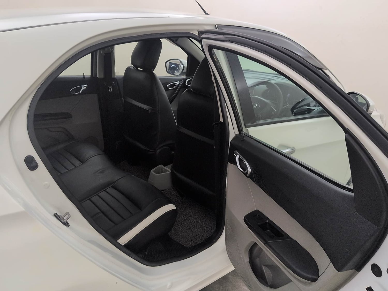 Used 2018 Tata Tiago Revotron XZ Petrol Manual interior RIGHT SIDE REAR DOOR CABIN VIEW