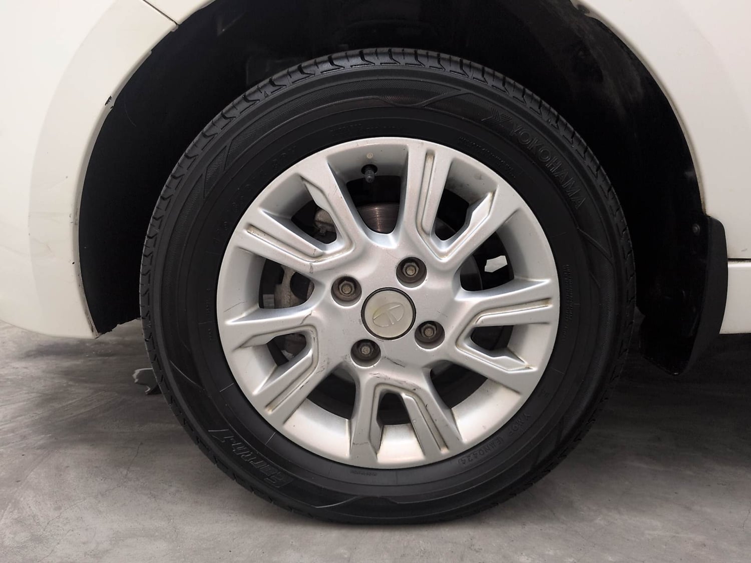 Used 2018 Tata Tiago Revotron XZ Petrol Manual tyres LEFT FRONT TYRE RIM VIEW