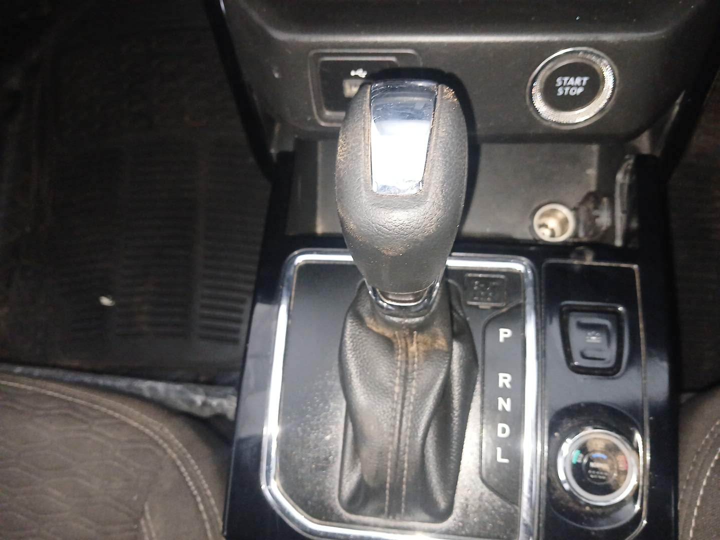 Used 2021 Renault Kiger RXZ Turbo CVT Dual Tone Petrol Automatic interior GEAR  KNOB VIEW