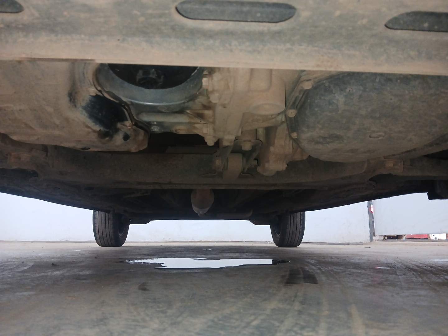 Used 2021 Renault Kiger RXZ Turbo CVT Dual Tone Petrol Automatic extra FRONT LEFT UNDERBODY VIEW