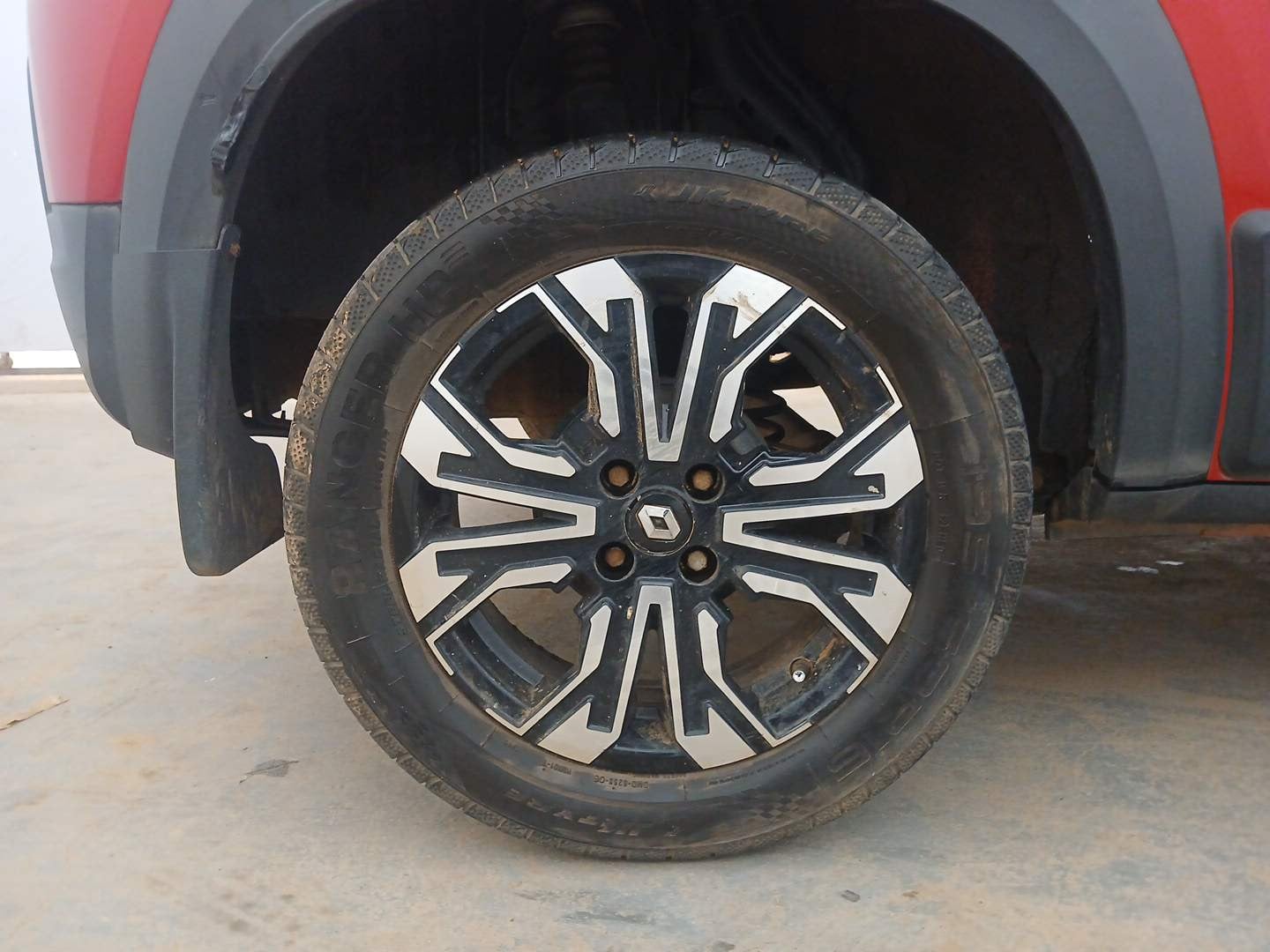 Used 2021 Renault Kiger RXZ Turbo CVT Dual Tone Petrol Automatic tyres RIGHT REAR TYRE RIM VIEW