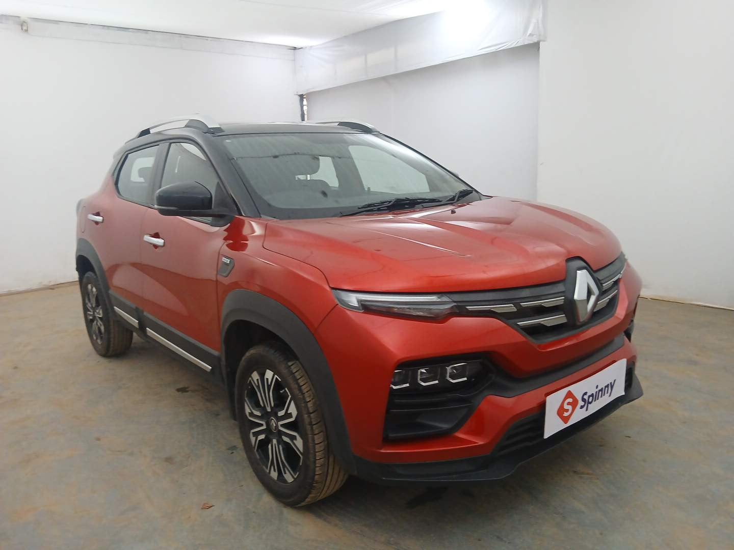 Used 2021 Renault Kiger RXZ Turbo CVT Dual Tone Petrol Automatic exterior RIGHT FRONT CORNER VIEW