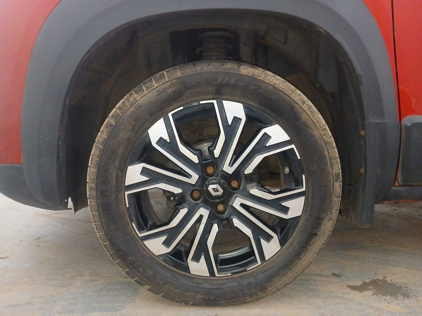 Used 2021 Renault Kiger RXZ Turbo CVT Dual Tone Petrol Automatic tyres LEFT FRONT TYRE RIM VIEW