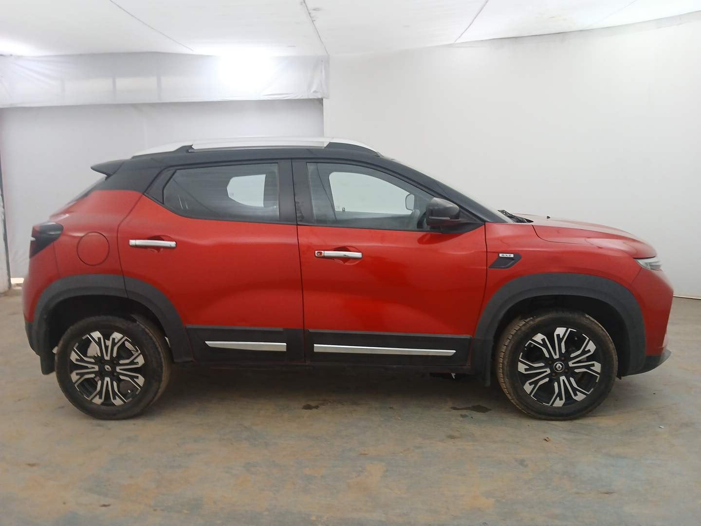 Used 2021 Renault Kiger RXZ Turbo CVT Dual Tone Petrol Automatic exterior RIGHT SIDE VIEW