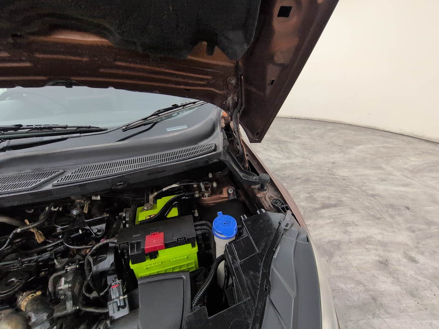 Used 2020 Ford EcoSport Titanium 1.5L TDCi Diesel Manual engine ENGINE LEFT SIDE HINGE & APRON VIEW