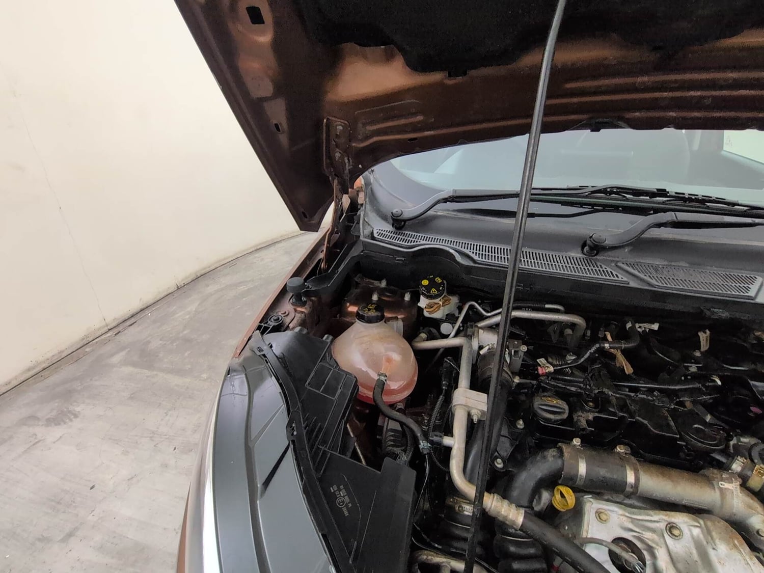 Used 2020 Ford EcoSport Titanium 1.5L TDCi Diesel Manual engine ENGINE RIGHT SIDE HINGE & APRON VIEW
