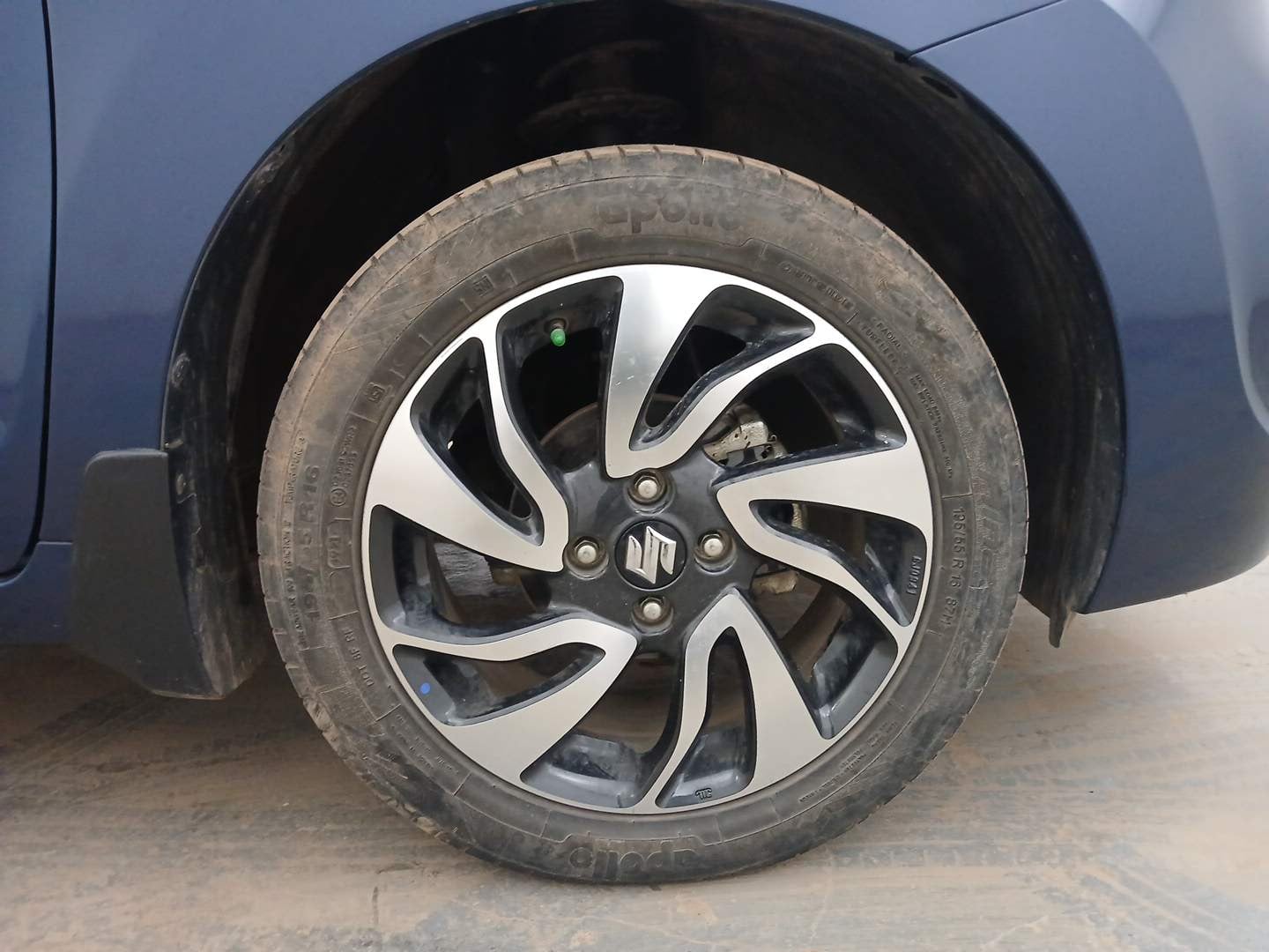 Used 2022 Maruti Suzuki Baleno Zeta Petrol Manual tyres RIGHT FRONT TYRE RIM VIEW
