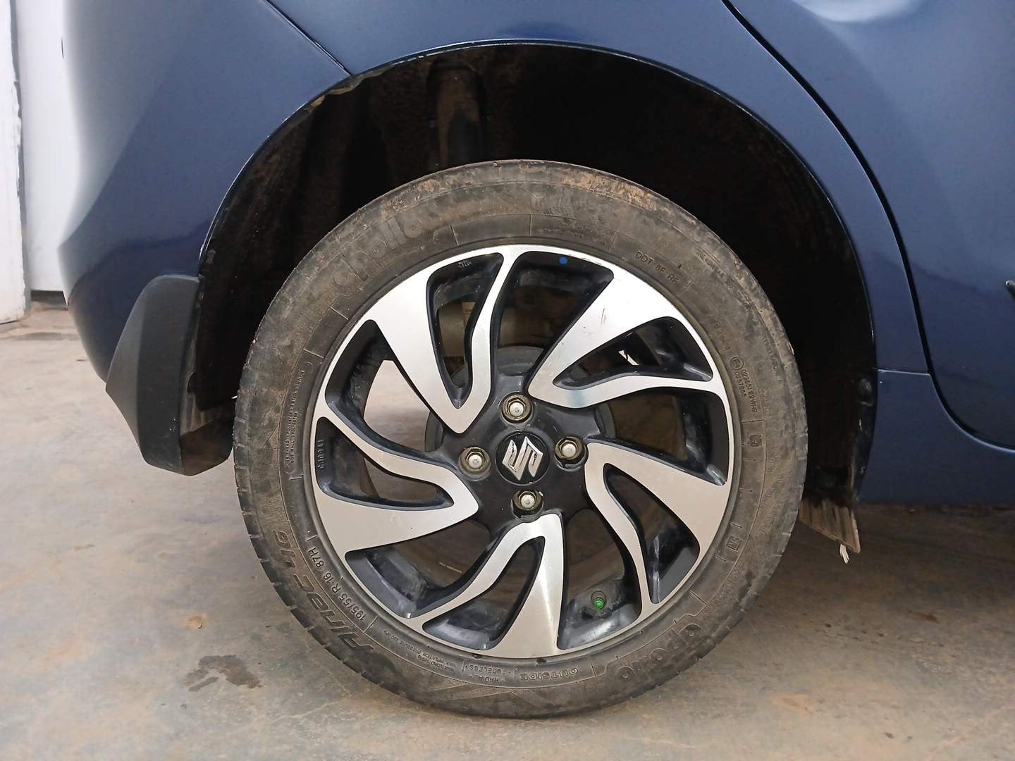 Used 2022 Maruti Suzuki Baleno Zeta Petrol Manual tyres RIGHT REAR TYRE RIM VIEW