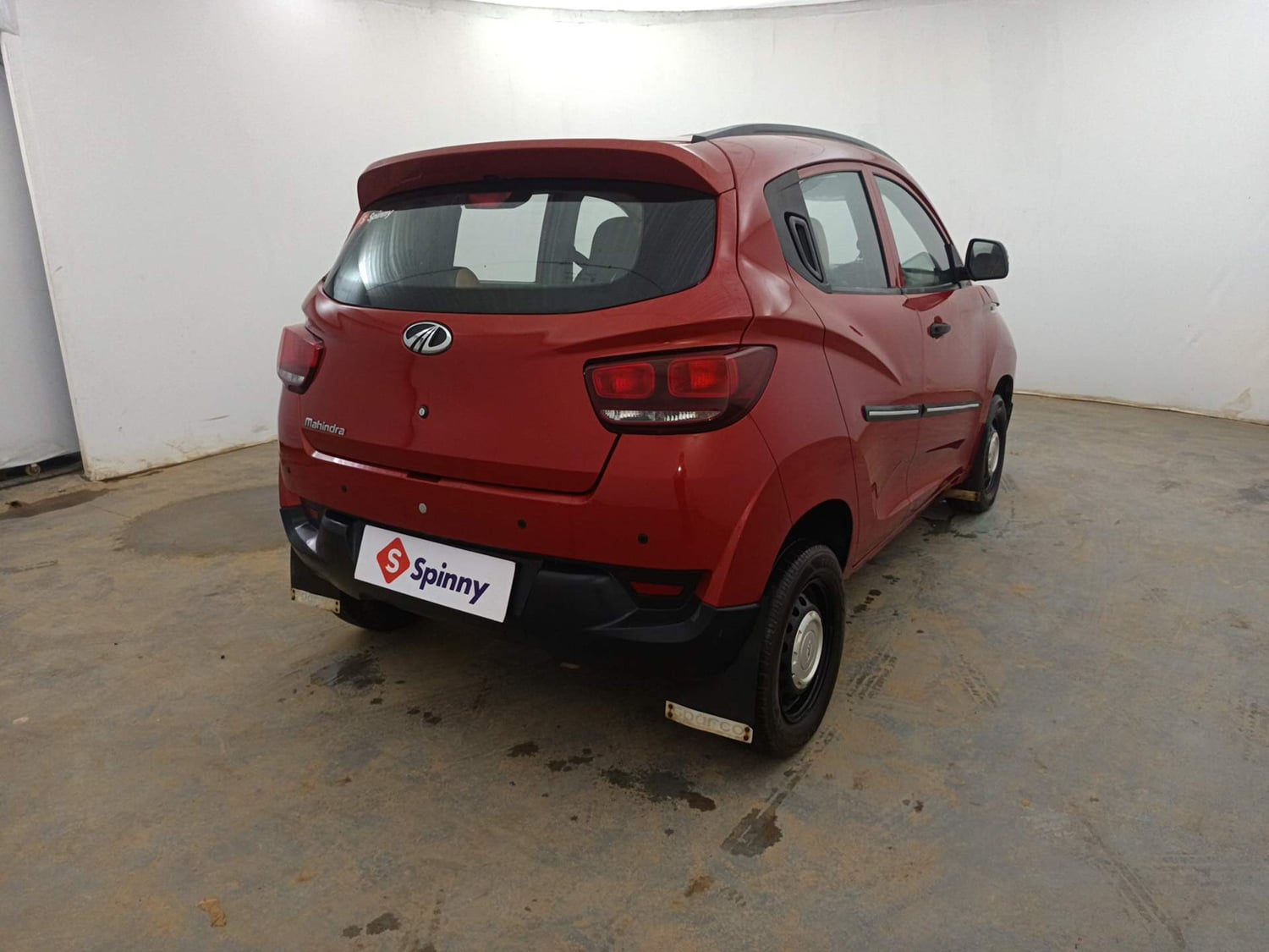 Used 2017 Mahindra KUV100 K2 6 STR Petrol Manual exterior RIGHT REAR CORNER VIEW