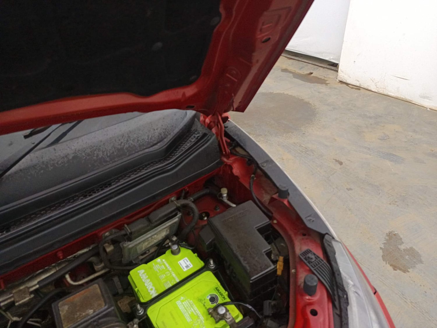 Used 2017 Mahindra KUV100 K2 6 STR Petrol Manual engine ENGINE LEFT SIDE HINGE & APRON VIEW