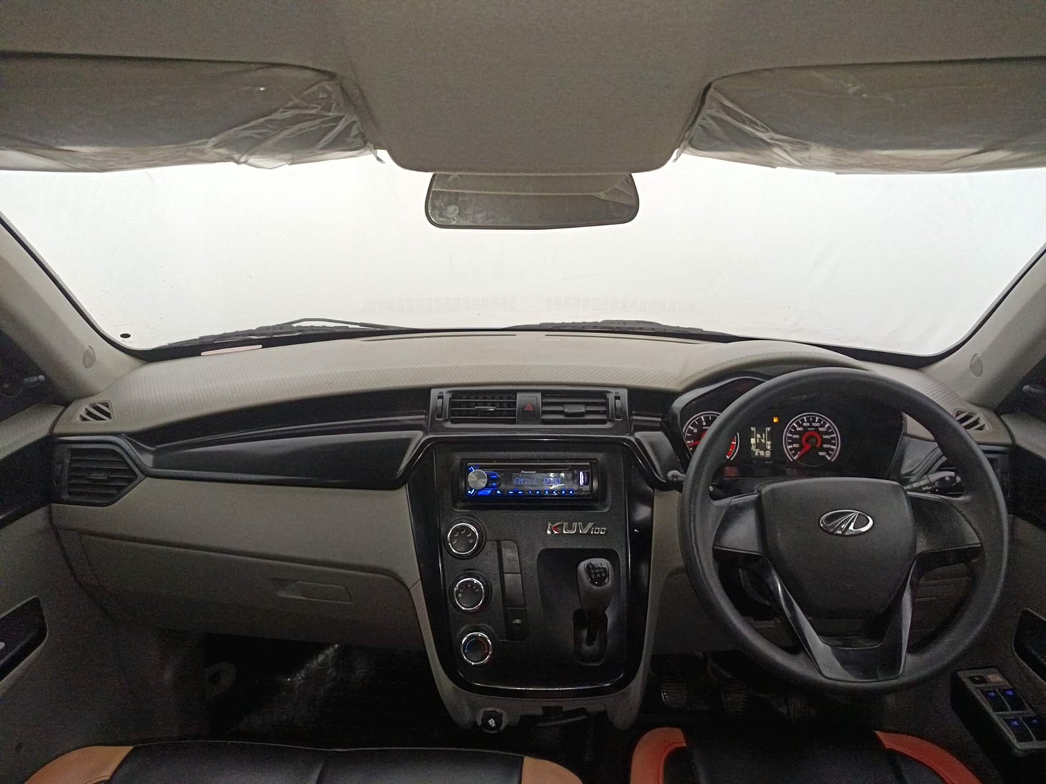 Used 2017 Mahindra KUV100 K2 6 STR Petrol Manual interior DASHBOARD VIEW