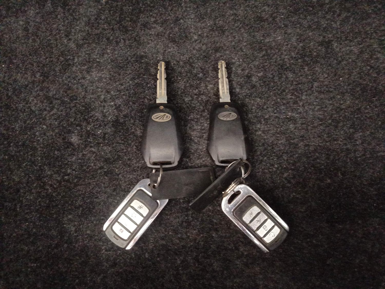 Used 2017 Mahindra KUV100 K2 6 STR Petrol Manual extra CAR KEY VIEW