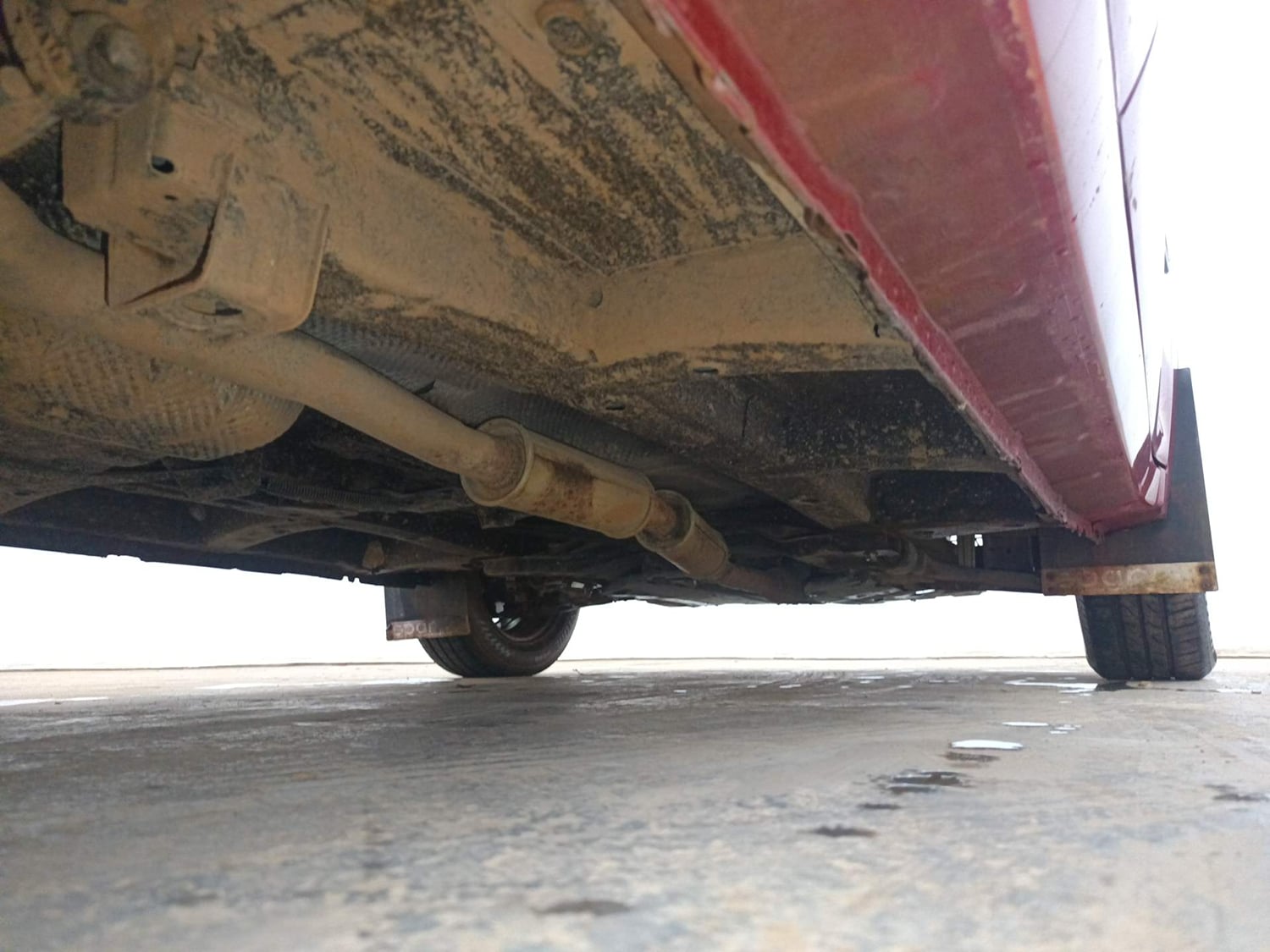 Used 2017 Mahindra KUV100 K2 6 STR Petrol Manual extra REAR RIGHT UNDERBODY VIEW