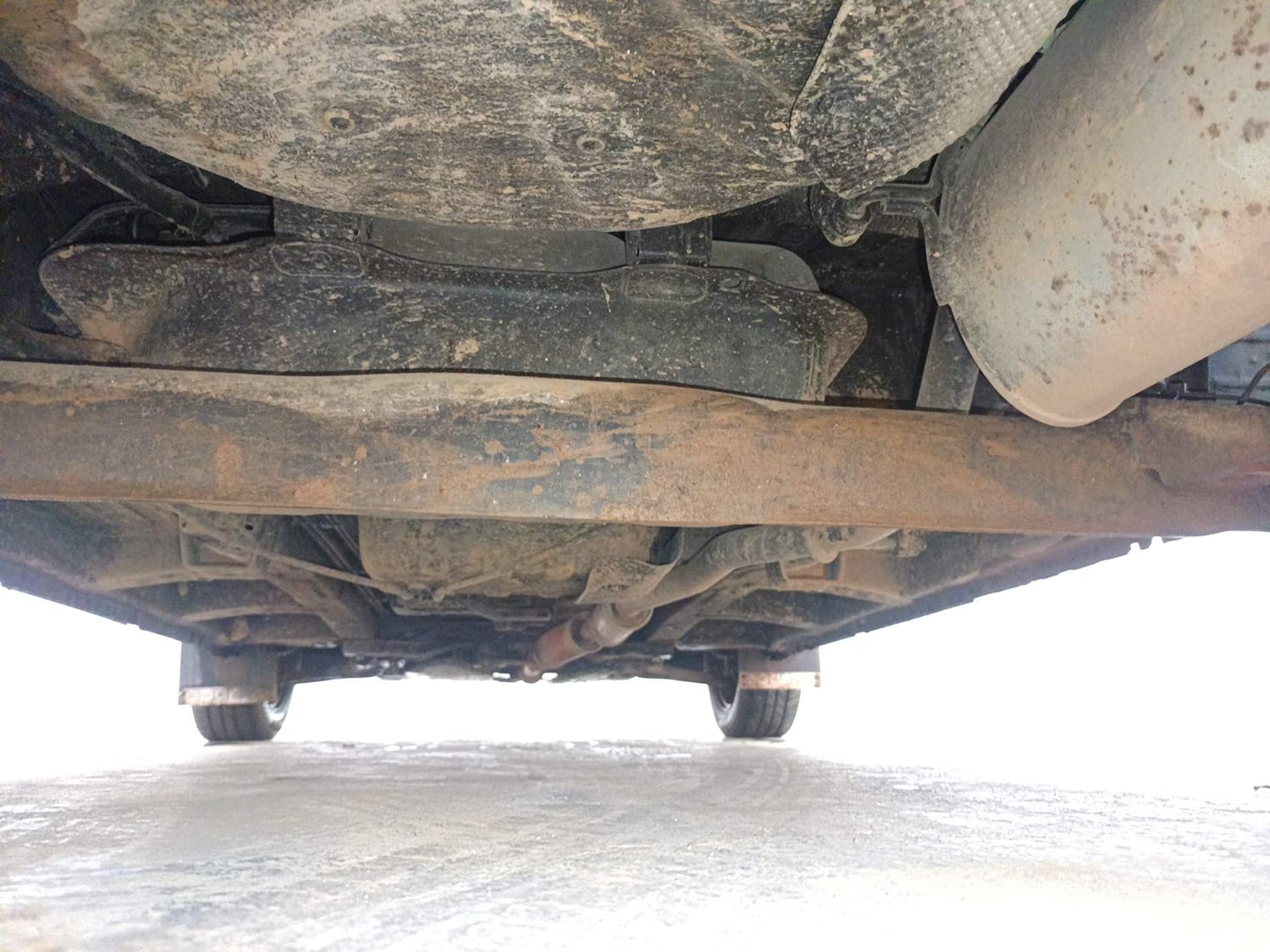 Used 2017 Mahindra KUV100 K2 6 STR Petrol Manual extra REAR UNDERBODY VIEW (TAKEN FROM REAR)