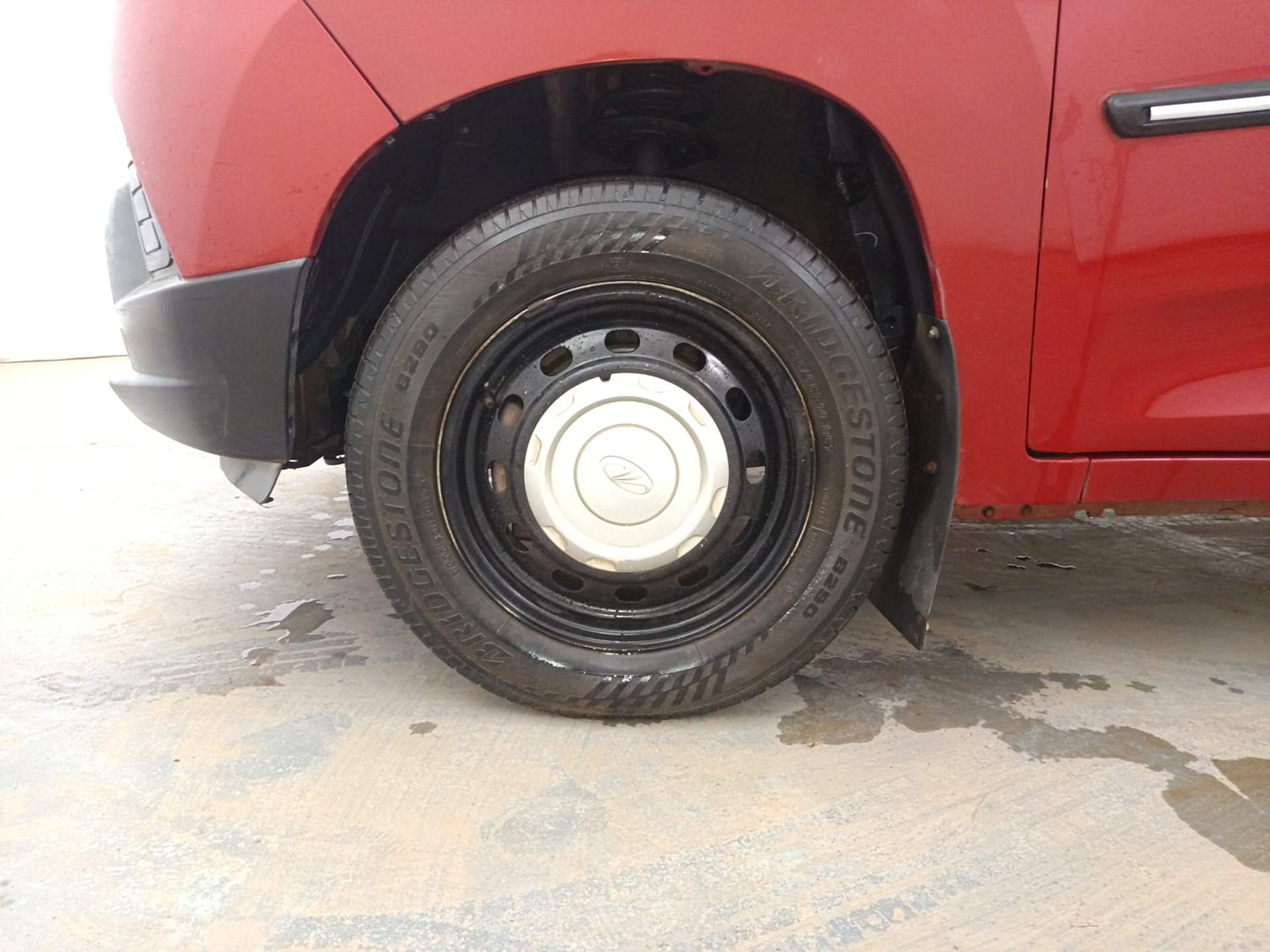 Used 2017 Mahindra KUV100 K2 6 STR Petrol Manual tyres LEFT FRONT TYRE RIM VIEW