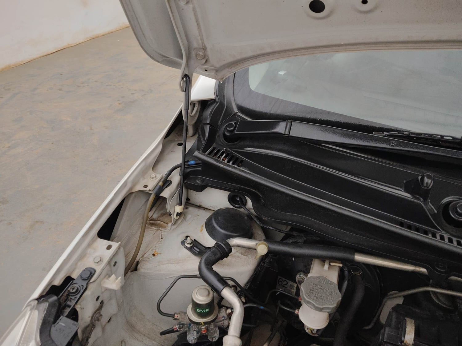 Used 2018 Maruti Suzuki Celerio ZXi AMT Petrol Automatic engine ENGINE RIGHT SIDE HINGE & APRON VIEW