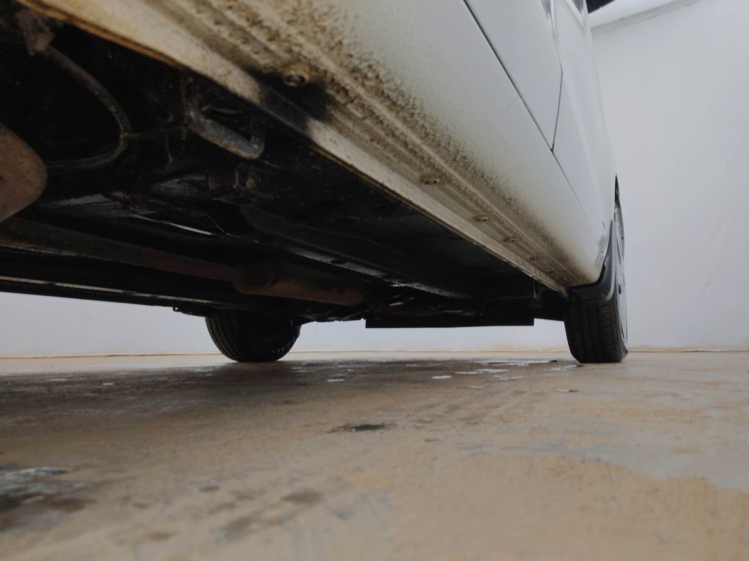 Used 2018 Maruti Suzuki Celerio ZXi AMT Petrol Automatic extra REAR RIGHT UNDERBODY VIEW