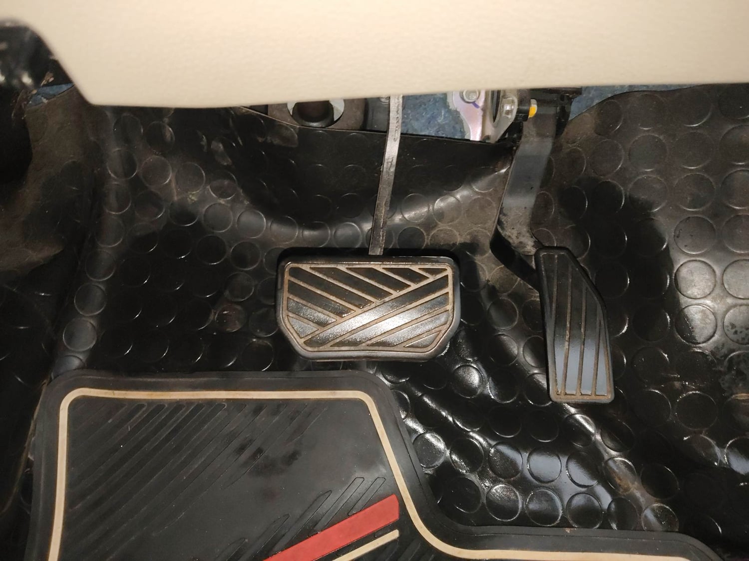 Used 2018 Maruti Suzuki Celerio ZXi AMT Petrol Automatic interior PEDALS VIEW