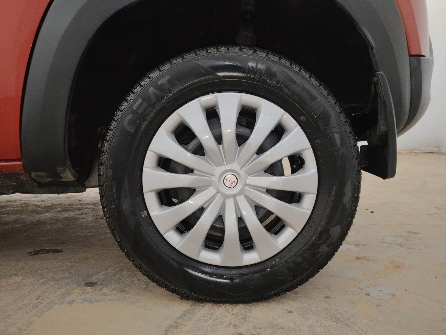 Used 2018 Renault Kwid 1.0 RXT AMT Petrol Automatic tyres LEFT REAR TYRE RIM VIEW