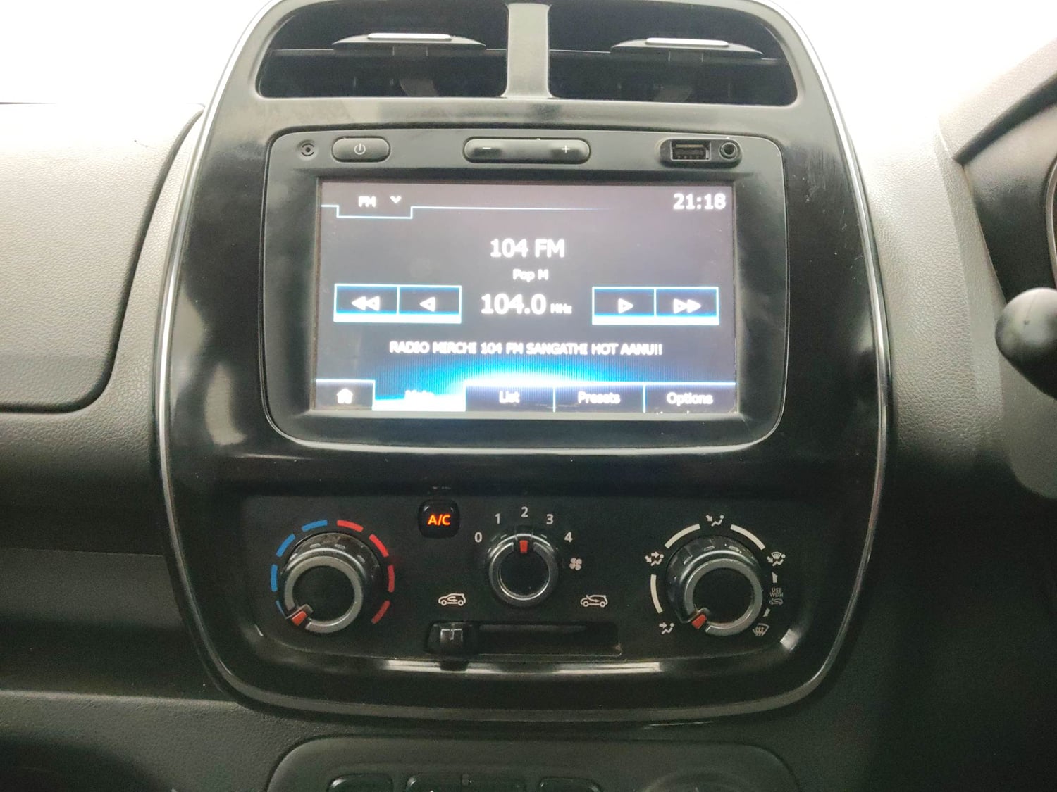 Used 2018 Renault Kwid 1.0 RXT AMT Petrol Automatic interior MUSIC SYSTEM & AC CONTROL VIEW