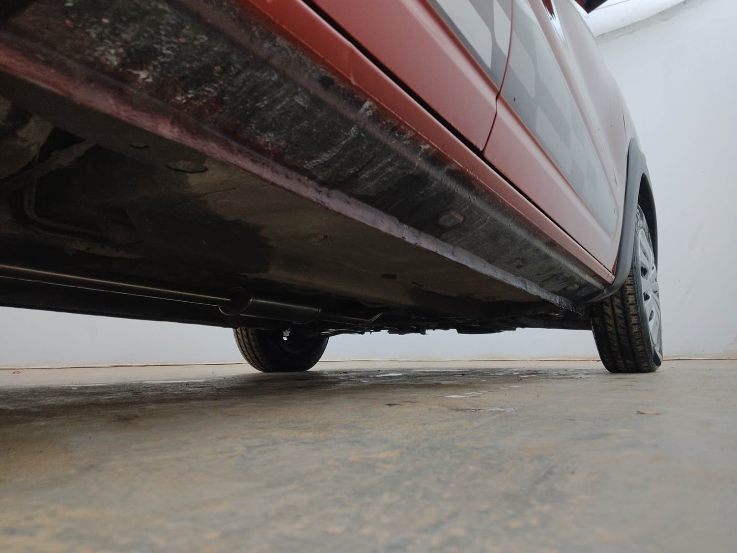 Used 2018 Renault Kwid 1.0 RXT AMT Petrol Automatic extra REAR RIGHT UNDERBODY VIEW