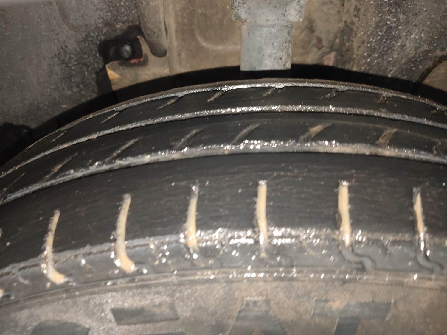 Used 2018 Renault Kwid 1.0 RXT AMT Petrol Automatic tyres LEFT FRONT TYRE TREAD VIEW