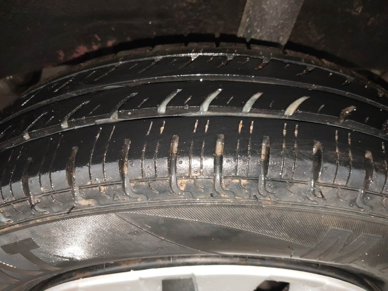 Used 2018 Renault Kwid 1.0 RXT AMT Petrol Automatic tyres LEFT REAR TYRE TREAD VIEW