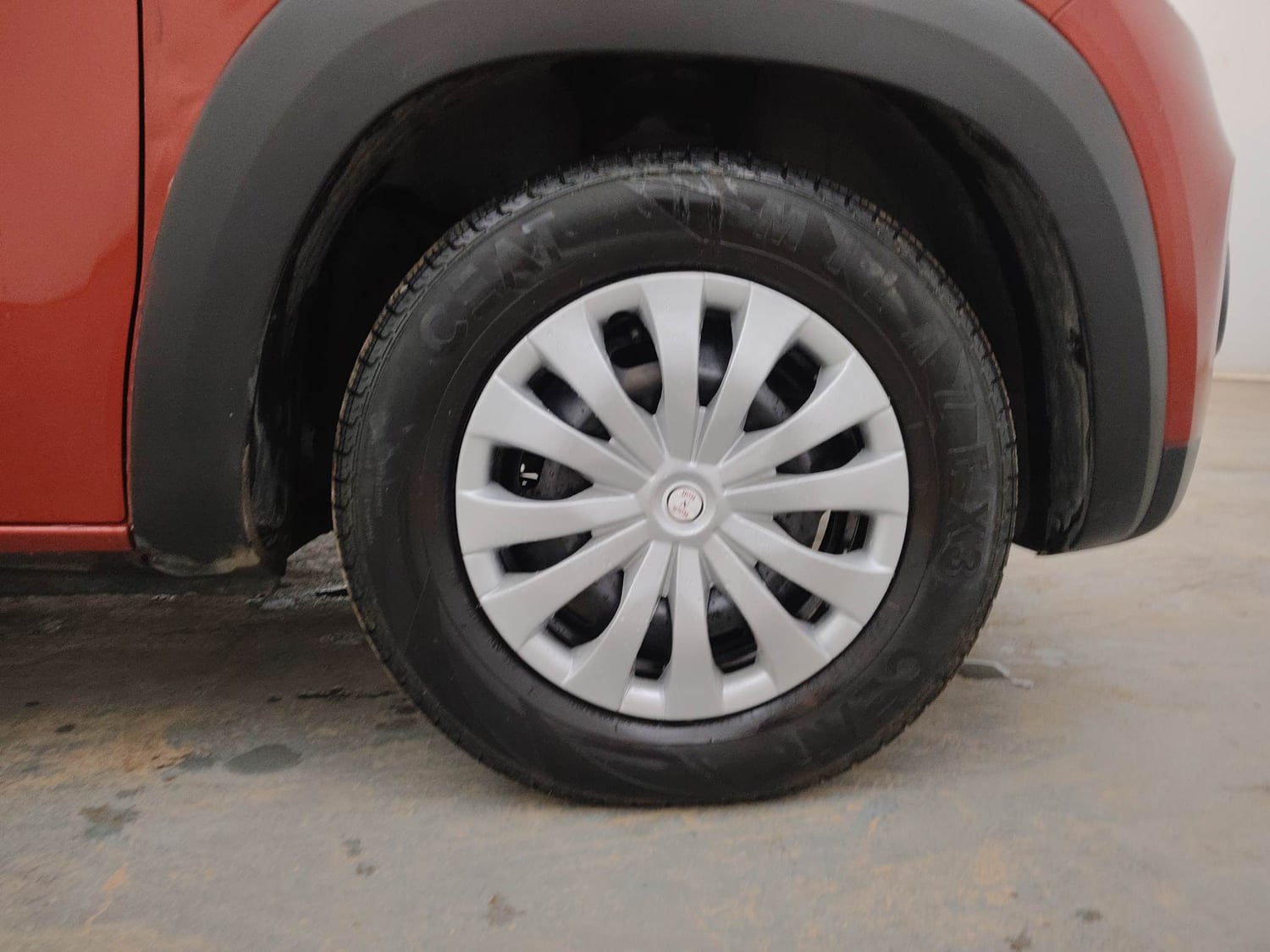 Used 2018 Renault Kwid 1.0 RXT AMT Petrol Automatic tyres RIGHT FRONT TYRE RIM VIEW