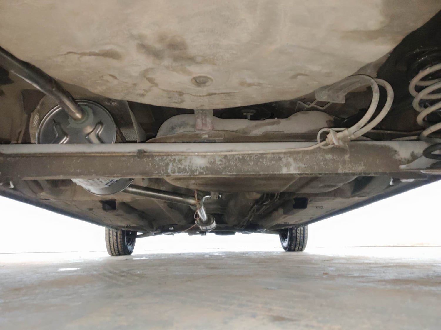 Used 2018 Renault Kwid 1.0 RXT AMT Petrol Automatic extra REAR UNDERBODY VIEW (TAKEN FROM REAR)